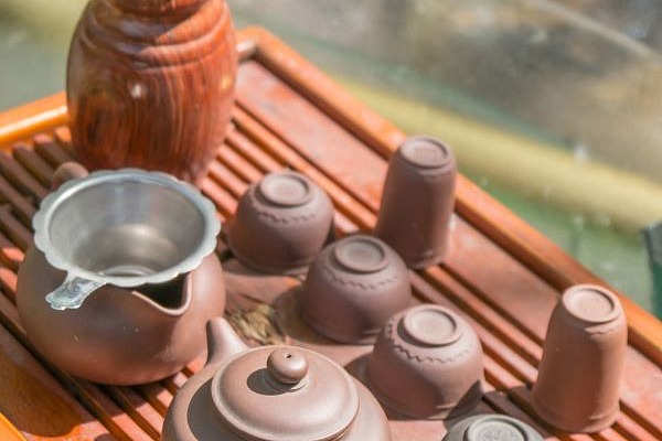 Najlepsze akcesoria do parzenia herbaty, które powinieneś mieć w swojej kuchni!